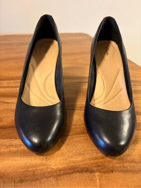 Clarks Artisan Black Leather Wedge Platform Pumps – Size 40